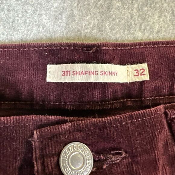 Levis Womens Size 32 Shaping Skinny Leg Corduroy Pants Burgundy Low Rise - Picture 2 of 10